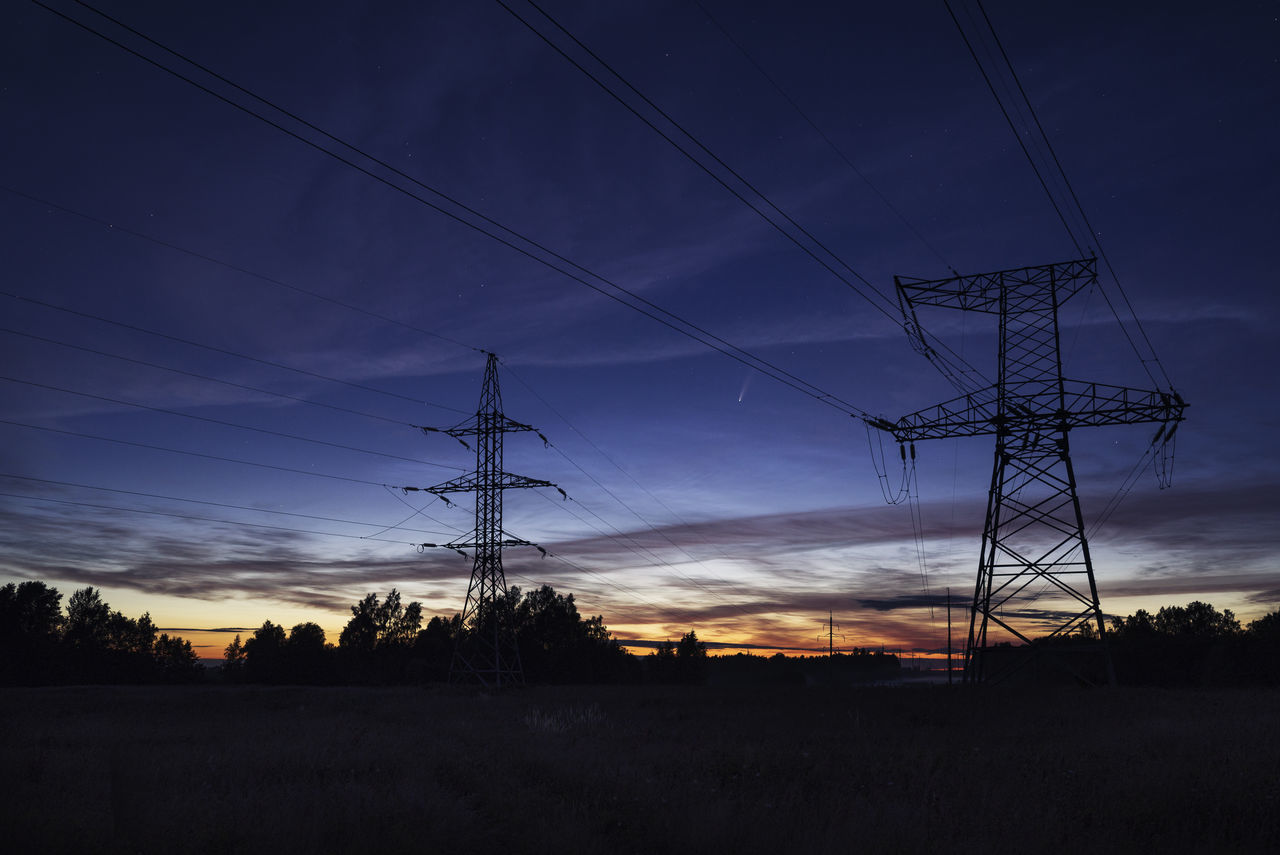 LOW ANGLE VIEW OF ELECTRICITY PYLON ON FIELD AGAINST SKY