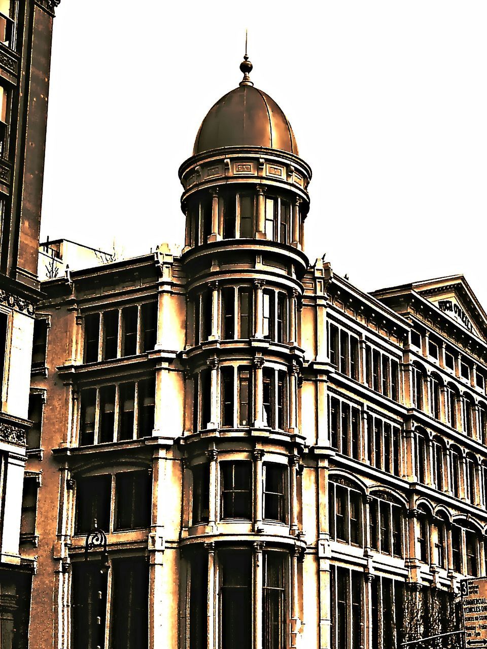 architecture, building exterior, built structure, low angle view, window, clear sky, city, dome, facade, building, sky, outdoors, exterior, no people, street light, church, day, travel destinations, history, glass - material