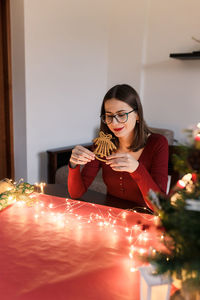 Millennial woman with christmas decorations in a festive atmosphere