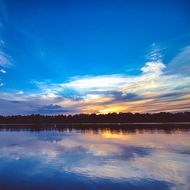 tranquil scene, water, tranquility, scenics, reflection, blue, sky, beauty in nature, lake, waterfront, sunset, nature, idyllic, calm, cloud, cloud - sky, standing water, silhouette, outdoors, dusk