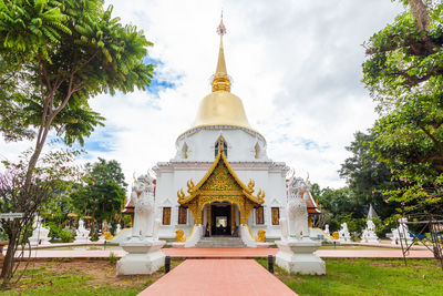 View of temple building against sky