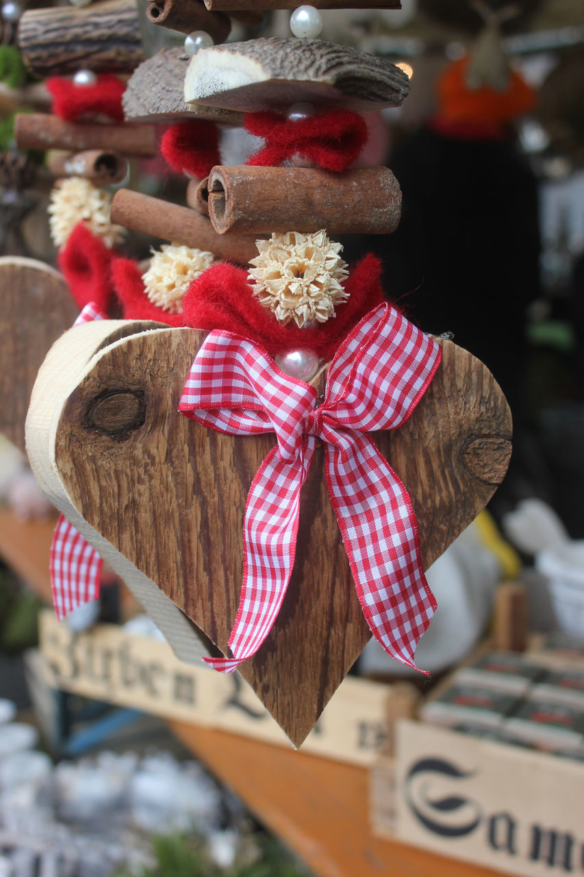 CLOSE-UP OF CHRISTMAS DECORATION