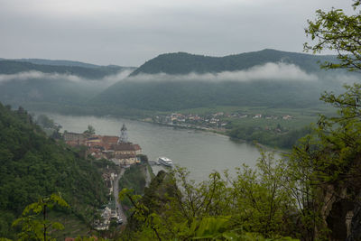 The varied route over the vogelbergsteig to the historic dürnstein castle ruins.