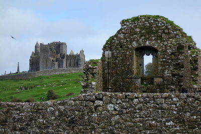 Old ruin building against sky