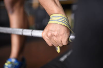 Weightlifting strap eliminate the grip element when undergoing a pulling exercise. 
