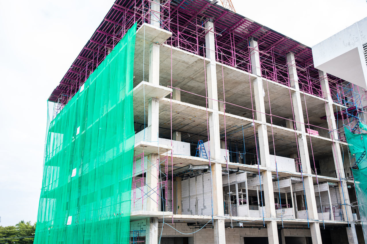 LOW ANGLE VIEW OF OFFICE BUILDING AGAINST SKY