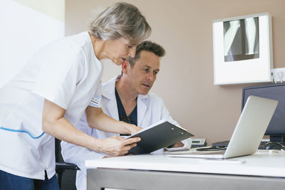 Doctors working at table in hospital