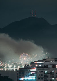 Images with new year's, réveillon, fireworks exploding in the sky in niterói, rio de janeiro, brazil