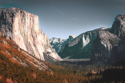 Half dome and el capitan in yosemite nationalpark, california.