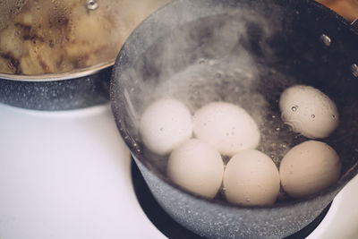 Boiling eggs