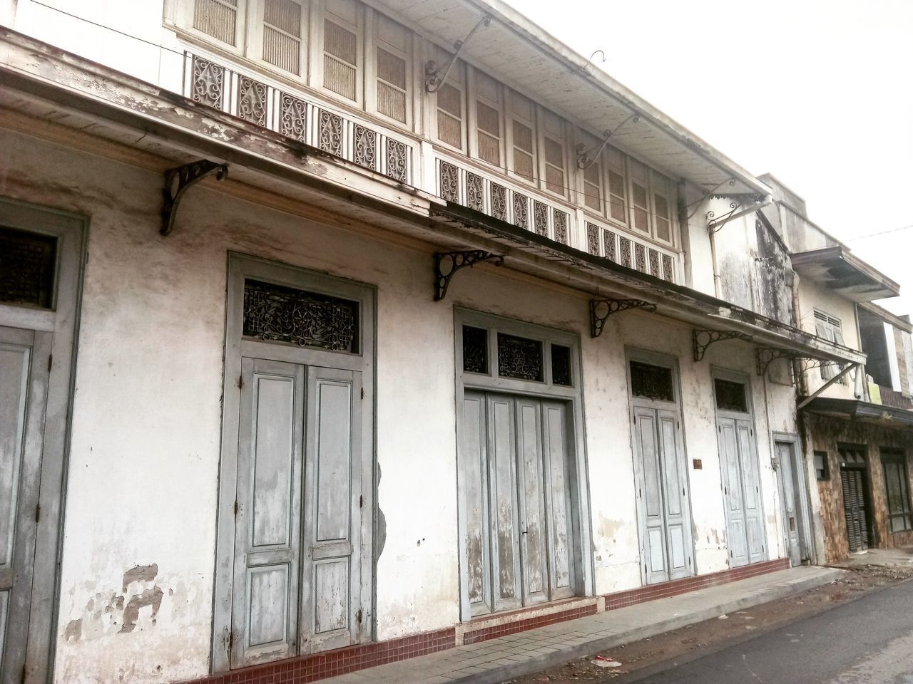 LOW ANGLE VIEW OF ABANDONED BUILDING