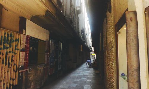 Narrow alley in alley