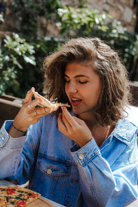 Pizza time. pretty smiling woman eating pizza in the restaurant. food, lifestyle concept
