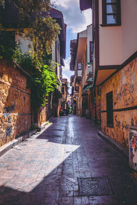 Narrow alley amidst buildings in city