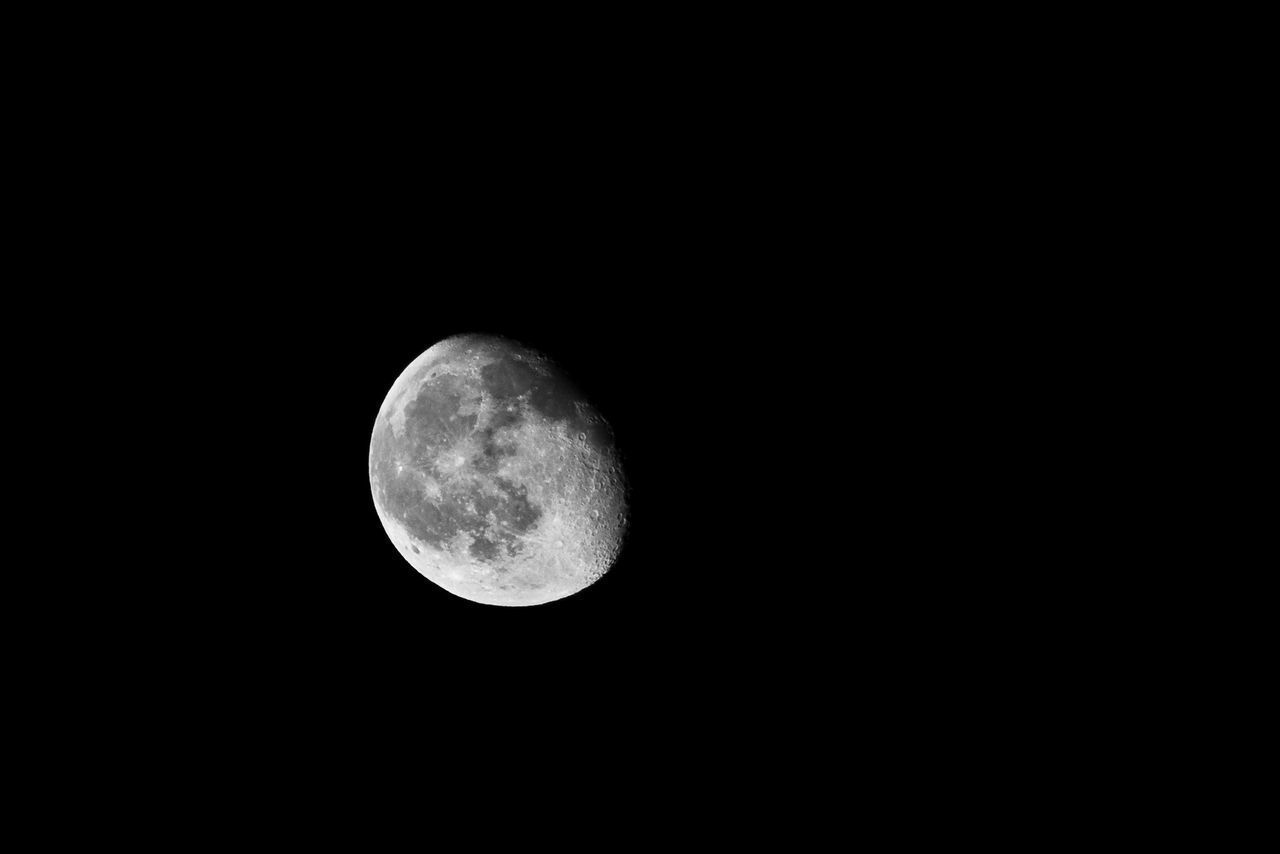 LOW ANGLE VIEW OF FULL MOON AGAINST SKY