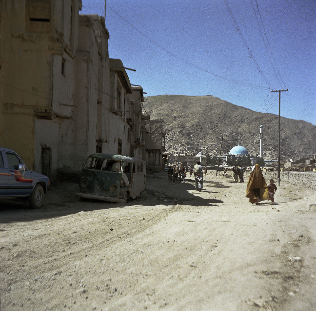 PANORAMIC VIEW OF CAR ON MOUNTAIN