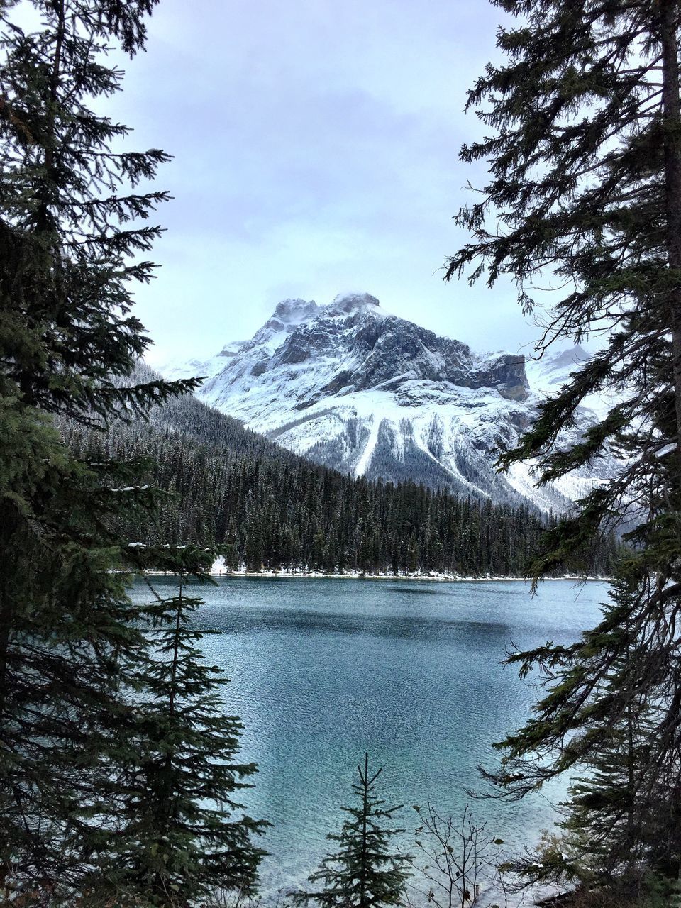 SCENIC VIEW OF SNOWCAPPED MOUNTAINS AND LAKE AGAINST SKY