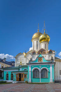 Nikon church and trinity cathedral in trinity lavra of st. sergius, sergiyev posad, russia