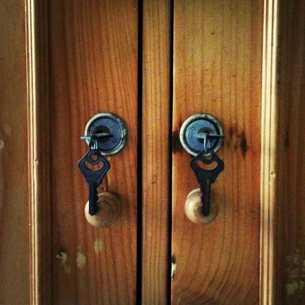 door, wood - material, wooden, closed, full frame, safety, protection, security, backgrounds, close-up, metal, wood, indoors, pattern, doorknob, handle, textured, lock, old, metallic