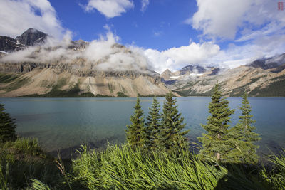 Panoramic view of lake and mountains against sky