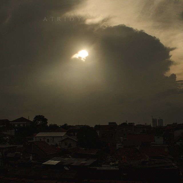 building exterior, sky, architecture, built structure, cloud - sky, sunset, sun, cloudy, house, residential structure, residential building, city, weather, cityscape, sunlight, cloud, nature, scenics, residential district, beauty in nature