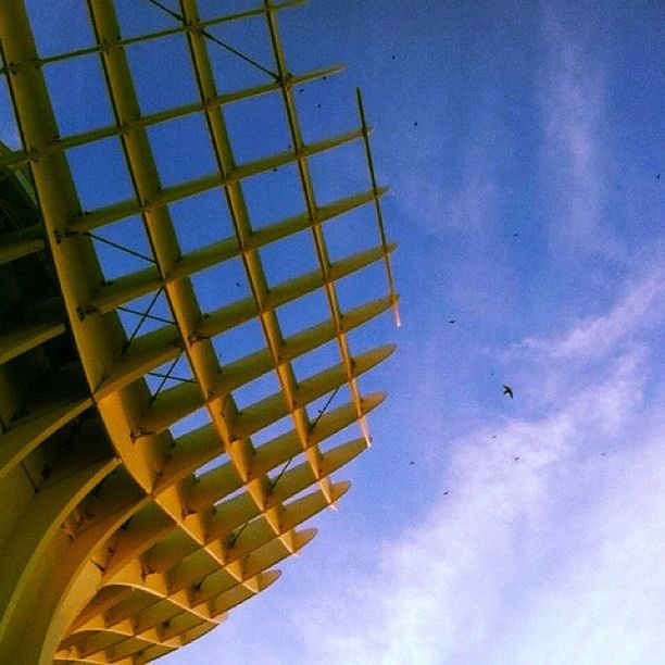 low angle view, architecture, built structure, sky, building exterior, modern, cloud - sky, glass - material, blue, city, office building, cloud, tall - high, building, day, tower, no people, outdoors, reflection, pattern