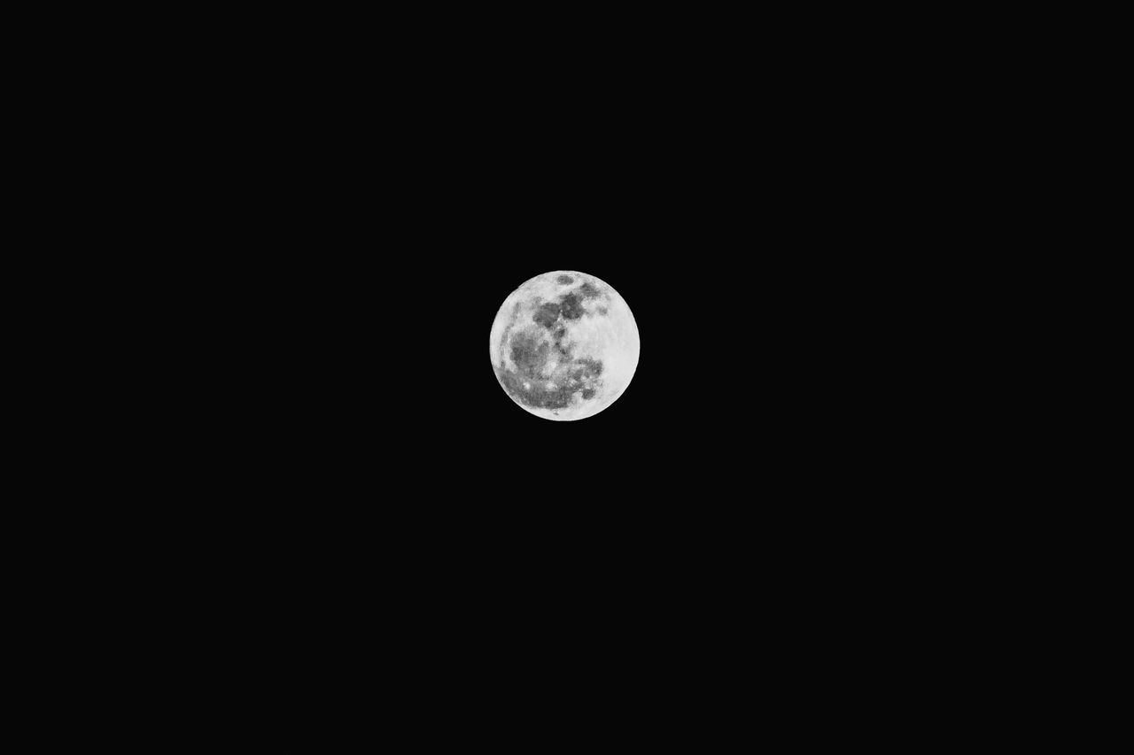 LOW ANGLE VIEW OF FULL MOON AGAINST SKY