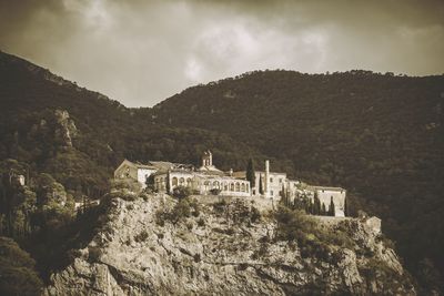 Old ruin building against cloudy sky