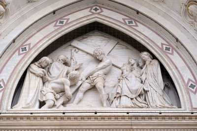 Invention of the cross by titto sarrocchi, basilica of santa croce - franciscan church in florence