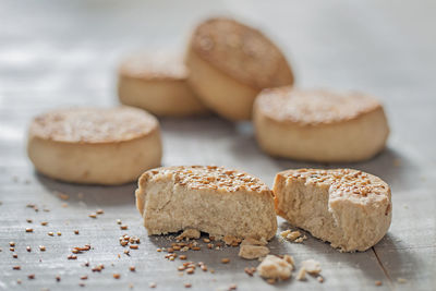 Round cookies with sesame.