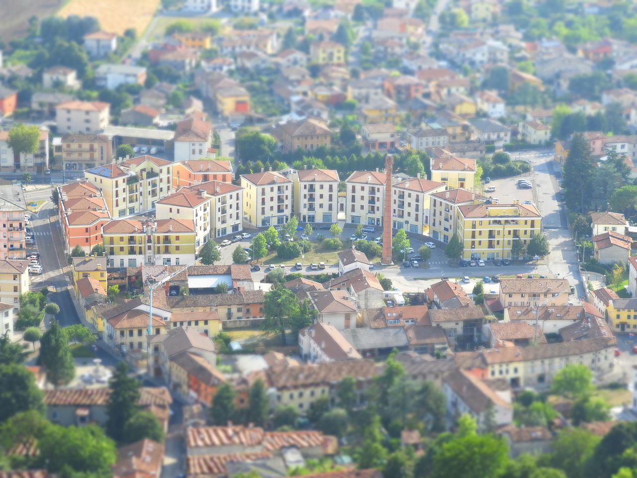 HIGH ANGLE VIEW OF TOWN IN CITY