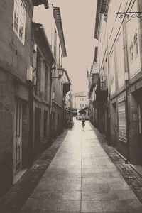 Narrow alley amidst buildings in city