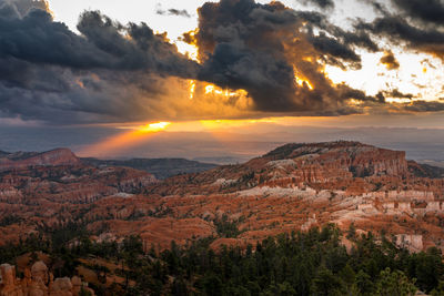 Sunrise over the amphitheater at the bryce canyon, utah