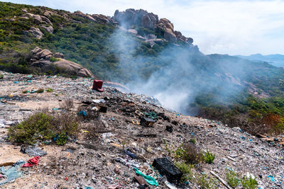 Waste treatment on binh ba island, vietnam - burn the garbage
