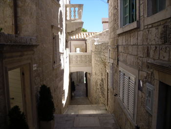 Narrow alley amidst buildings in city