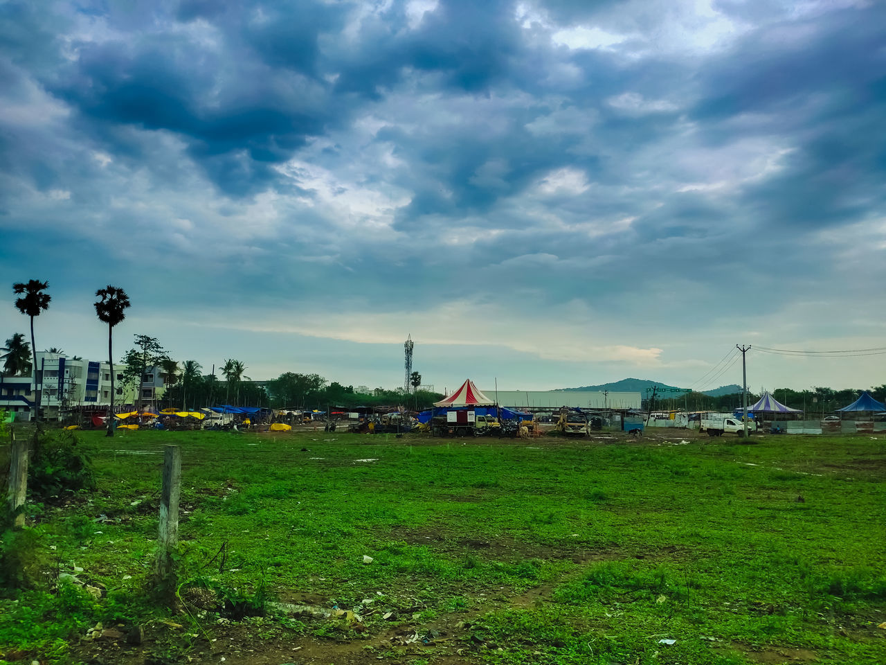 PANORAMIC SHOT OF FIELD AGAINST SKY