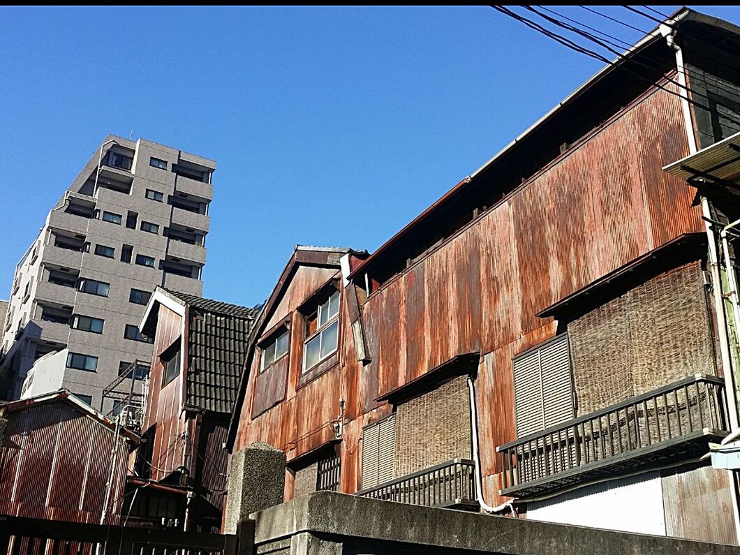 building exterior, architecture, built structure, clear sky, blue, low angle view, city, sunlight, outdoors, no people, day, sky