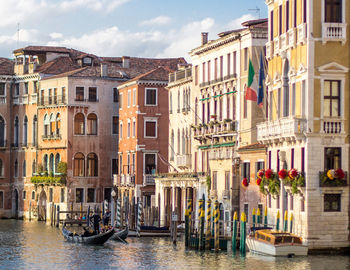 Boats in grand canal in venice. palace in background