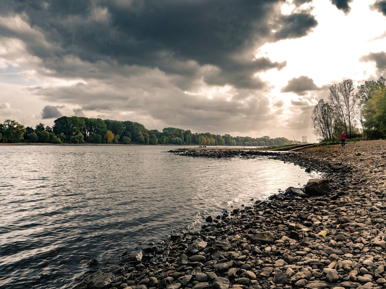 VIEW OF RIVER AGAINST SKY