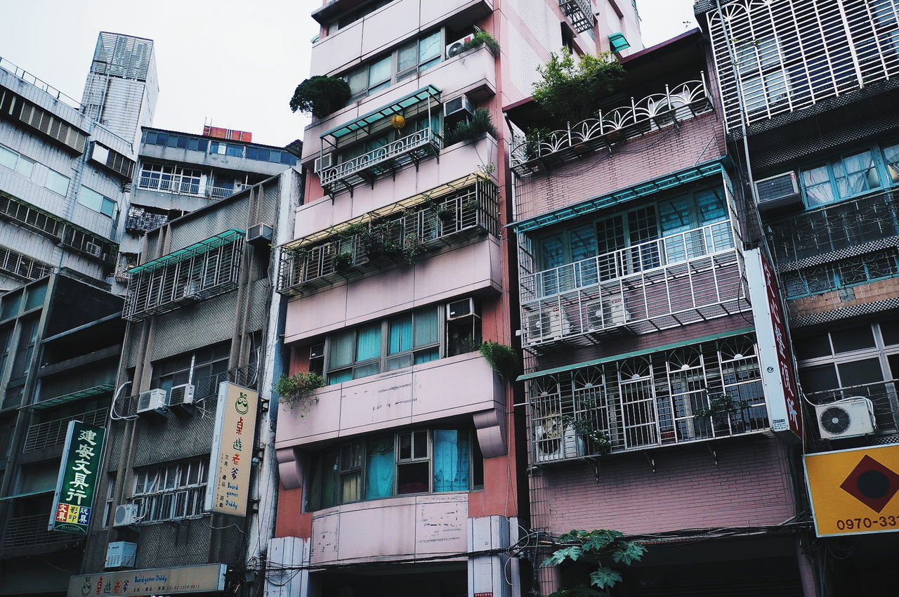 building exterior, architecture, built structure, no people, window, outdoors, day, city, air conditioner