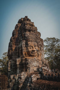 Sculpture of temple against sky