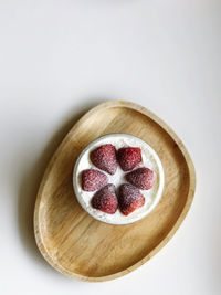 Shortcake on wood tray