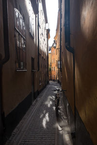 Narrow alley amidst buildings in city