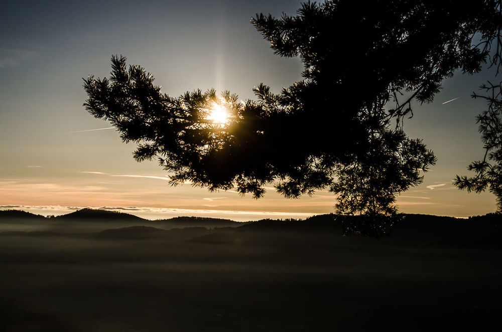 SCENIC VIEW OF SUNSET OVER WATER