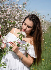 Portrait of young woman holding flowers