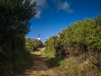 Walkway leading to footpath