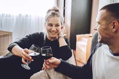 Moving day, new home, valentine's day, unpacking boxes, newlyweds concept. couple celebrating moving 