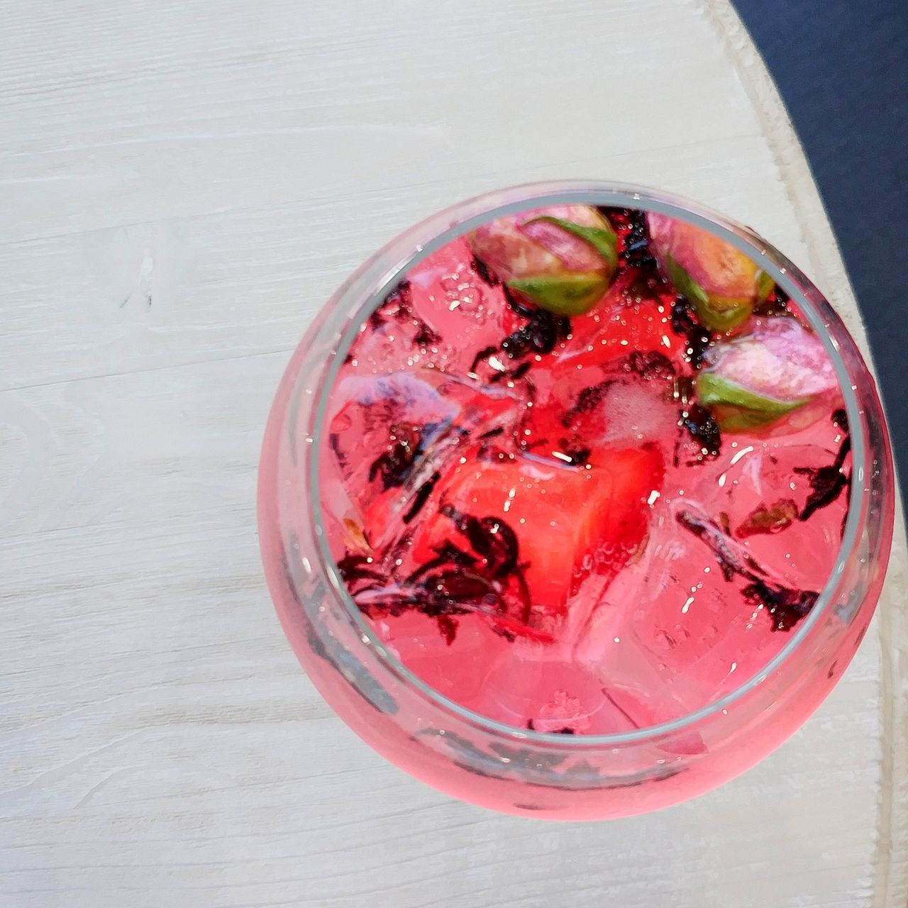 HIGH ANGLE VIEW OF ICE CREAM IN GLASS