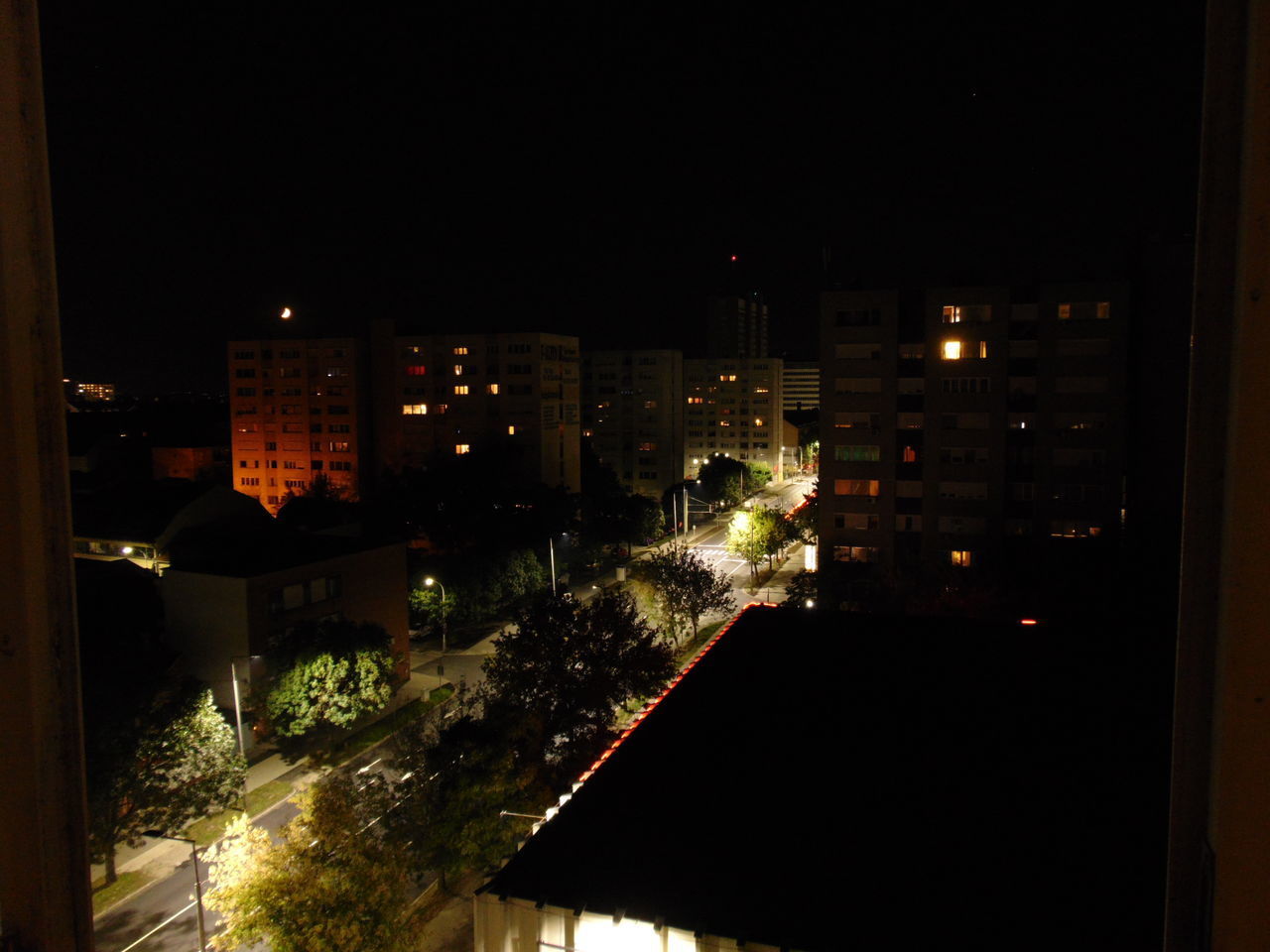 ILLUMINATED BUILDINGS AT NIGHT