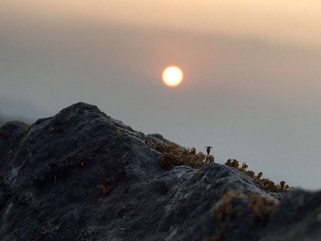 scenics, tranquil scene, tranquility, beauty in nature, sky, sunset, nature, sea, copy space, idyllic, water, sun, horizon over water, moon, rock - object, clear sky, dusk, outdoors, no people, remote